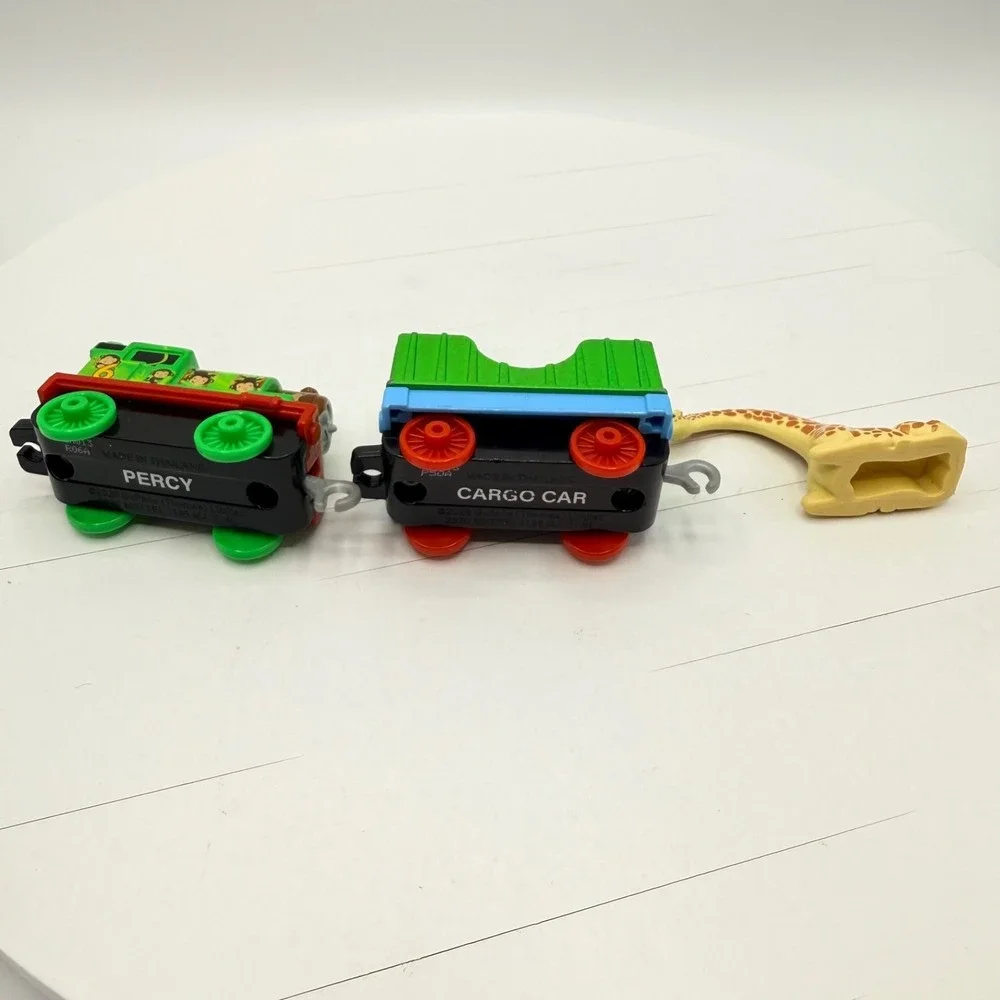 2018 Diecast Thomas the Train Percy Monkey Green Cargo Car Giraffe Pull Along